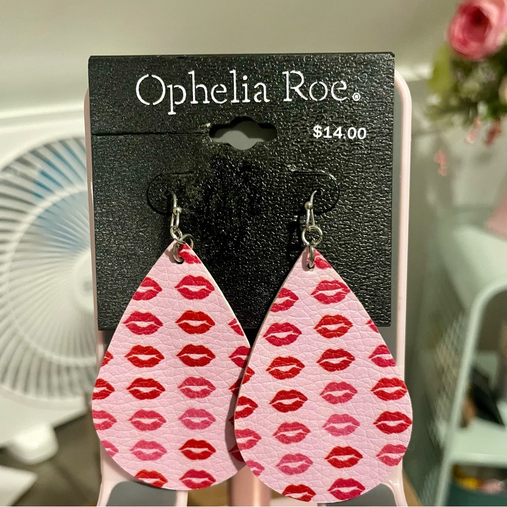 🎉Chic Pink Lip Pattern Earrings